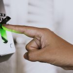 Controle de ponto por exceção: (des)aconselhável?